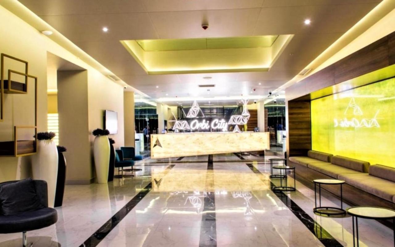 Orbi Twin Towers Aparthotel With Sea View Батуми Екстериор снимка