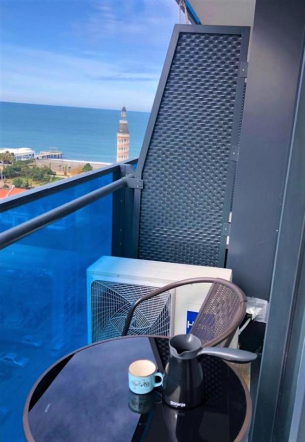 Orbi Twin Towers Aparthotel With Sea View Батуми Екстериор снимка