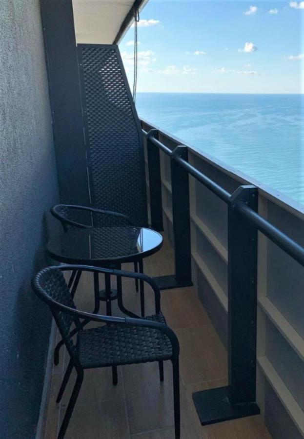 Orbi Twin Towers Aparthotel With Sea View Батуми Екстериор снимка