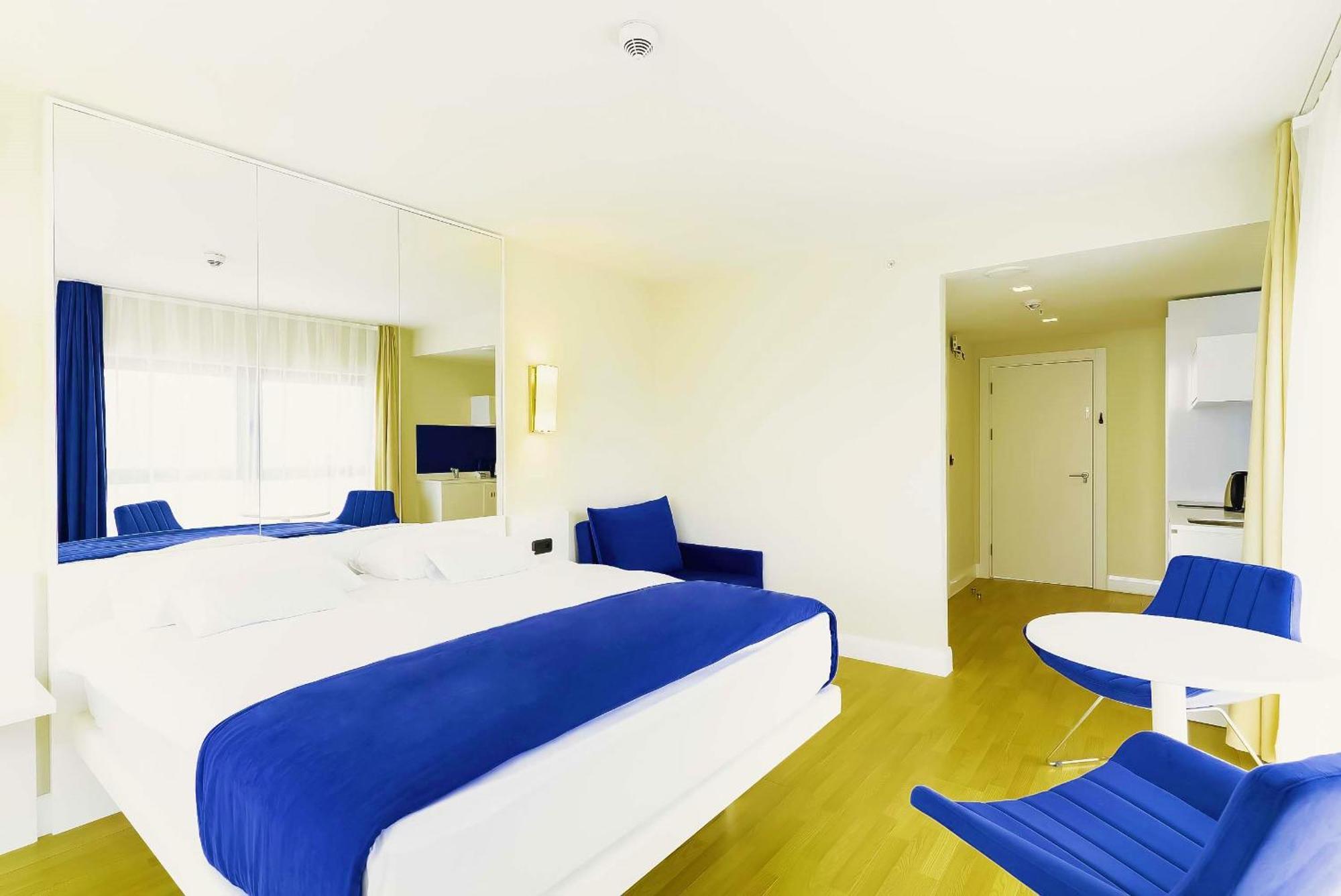 Orbi Twin Towers Aparthotel With Sea View Батуми Екстериор снимка