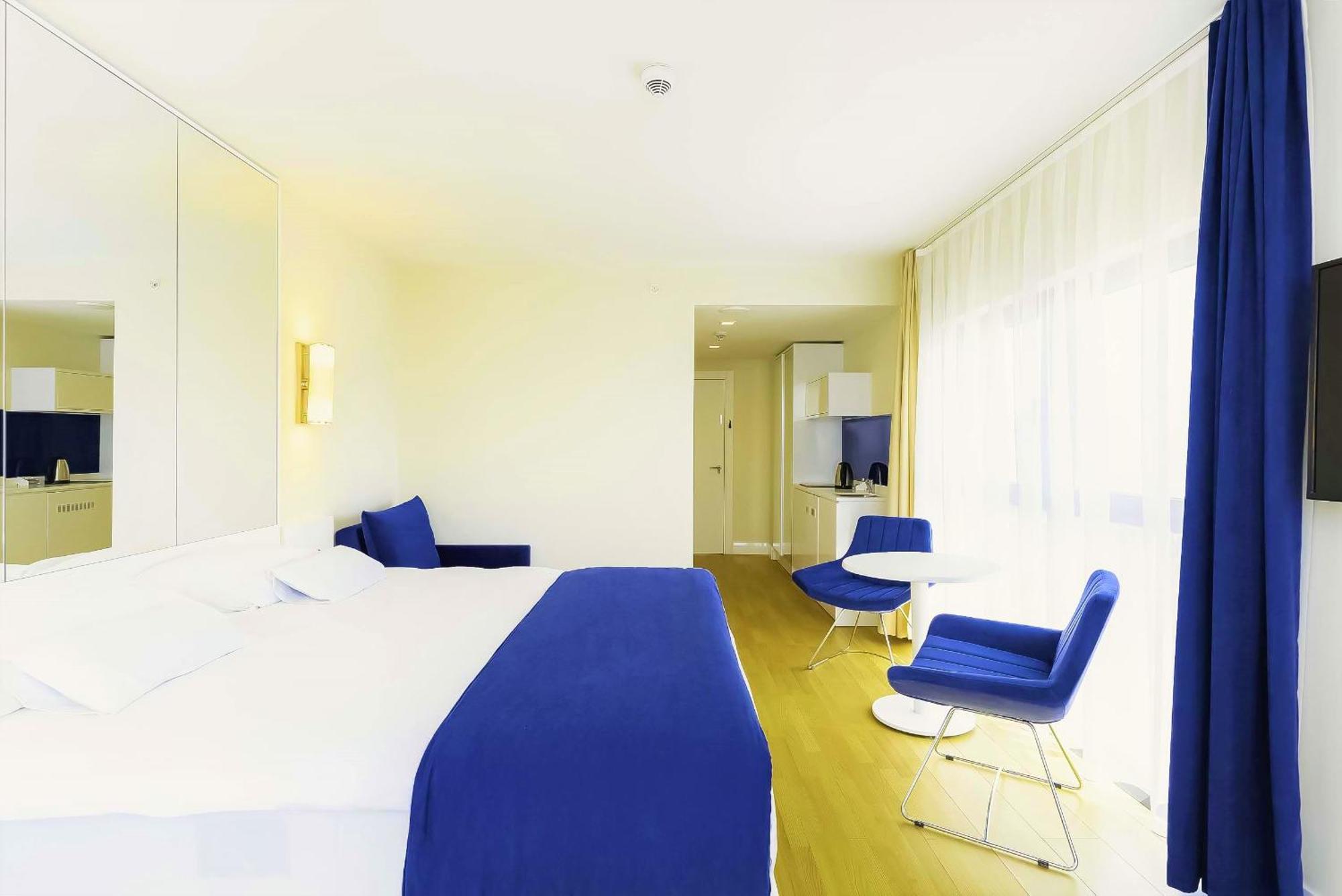 Orbi Twin Towers Aparthotel With Sea View Батуми Екстериор снимка