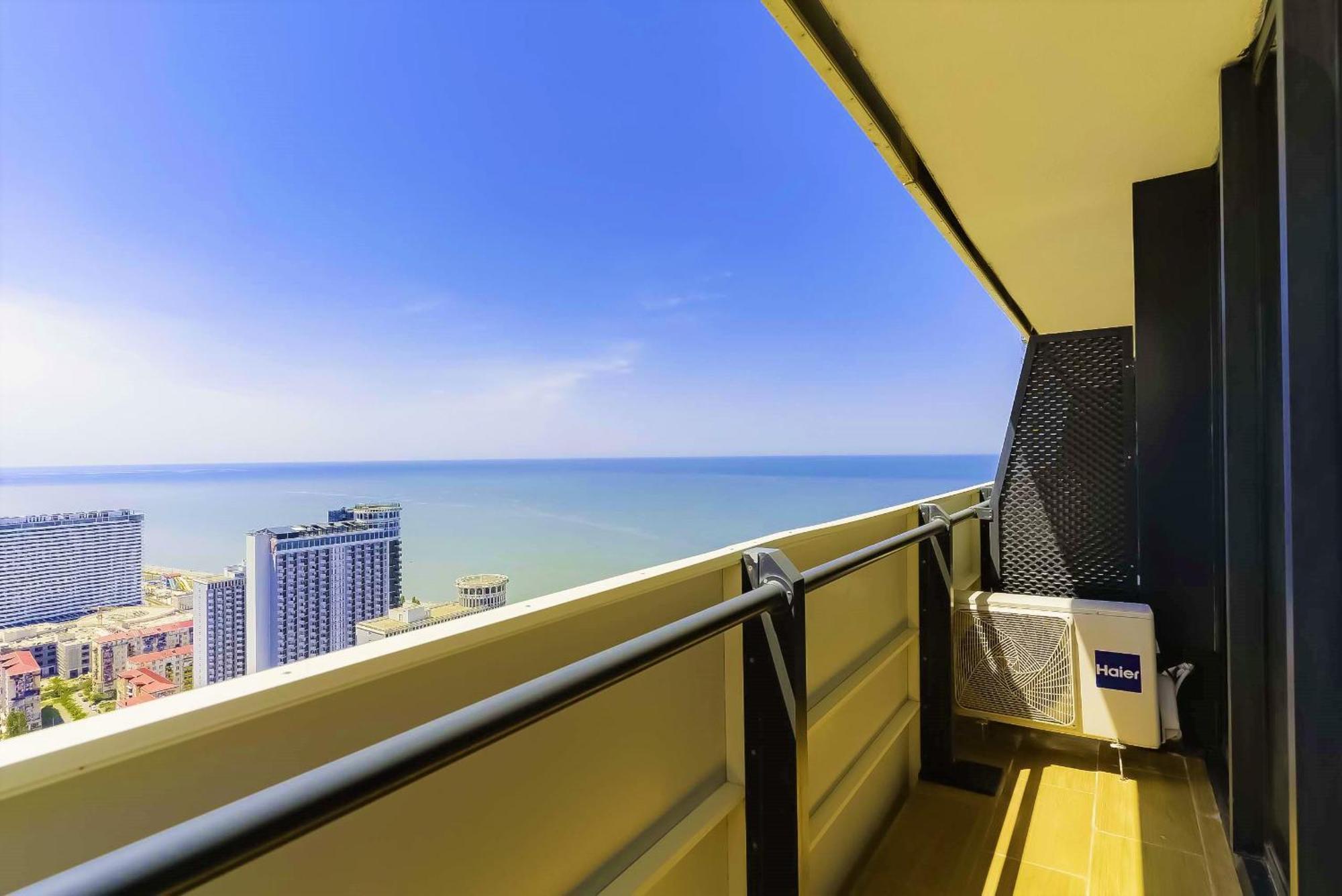 Orbi Twin Towers Aparthotel With Sea View Батуми Екстериор снимка