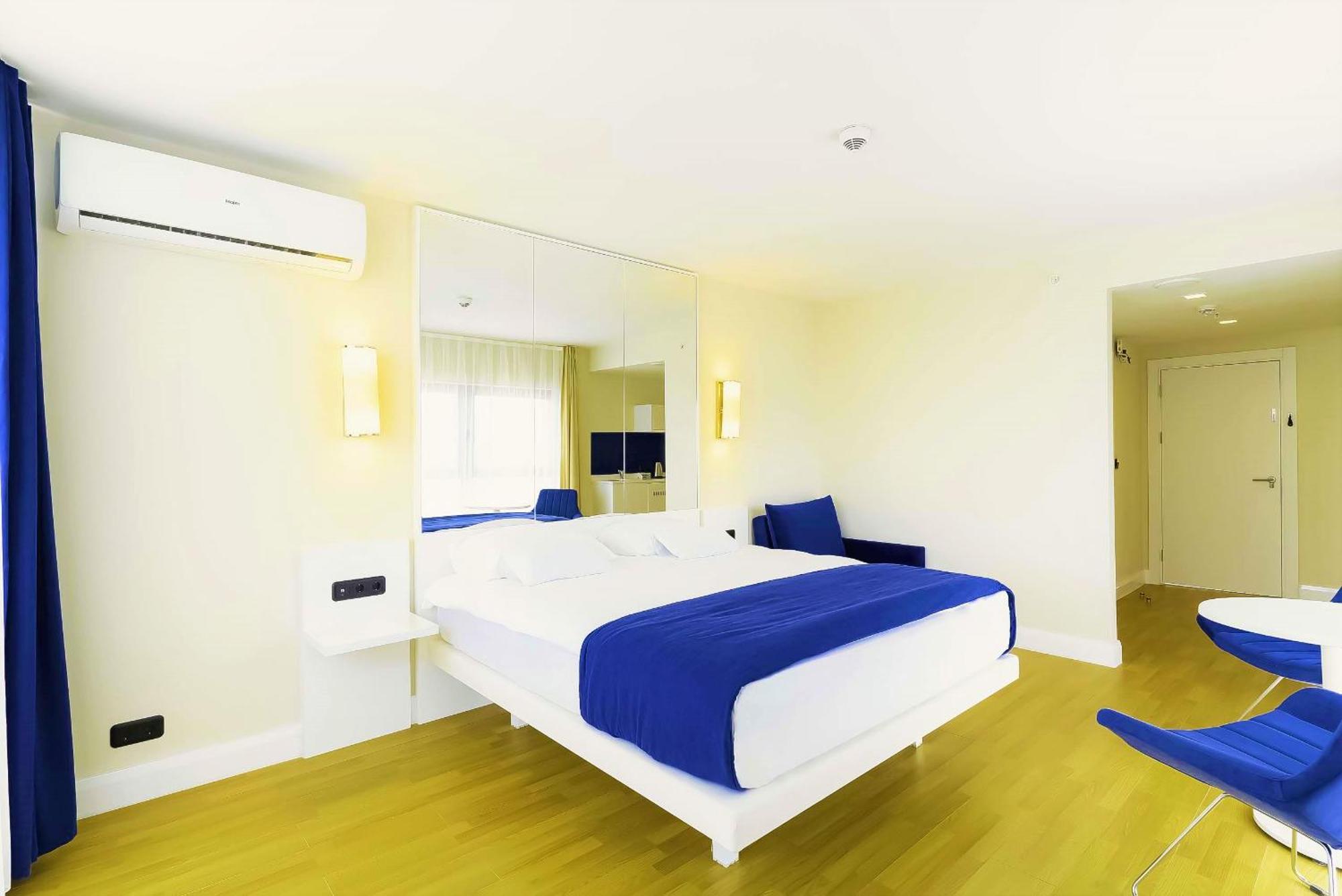 Orbi Twin Towers Aparthotel With Sea View Батуми Екстериор снимка