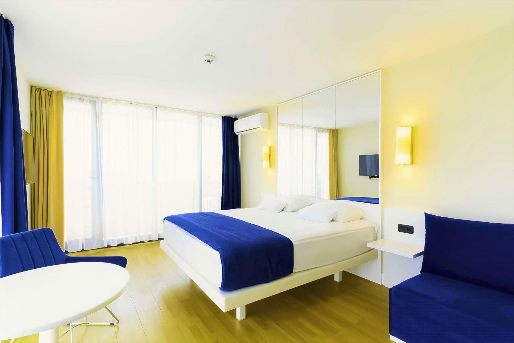 Orbi Twin Towers Aparthotel With Sea View Батуми Екстериор снимка