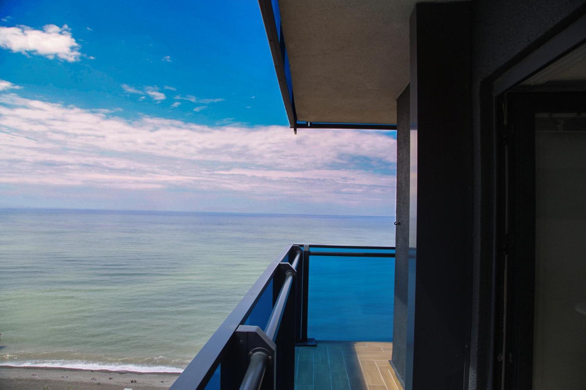 Orbi Twin Towers Aparthotel With Sea View Батуми Екстериор снимка