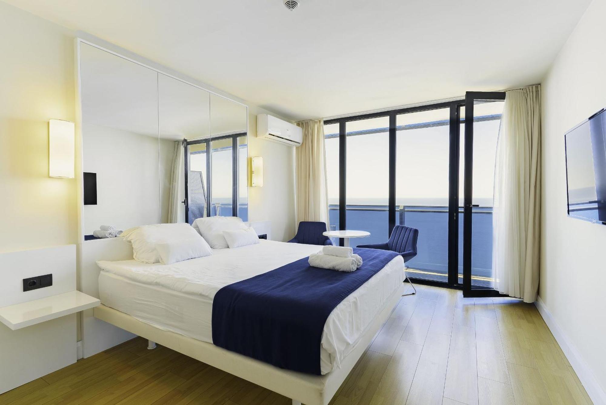 Orbi Twin Towers Aparthotel With Sea View Батуми Екстериор снимка