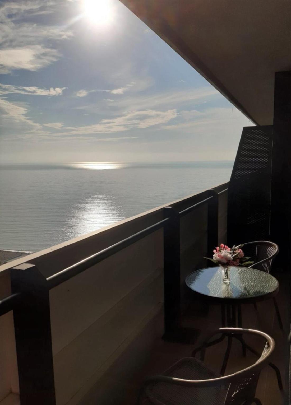Orbi Twin Towers Aparthotel With Sea View Батуми Екстериор снимка